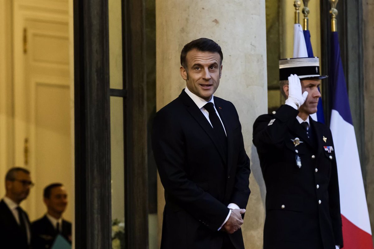 Macron informe les formations politiques de son intention de nommer le Premier ministre dans 48 heures