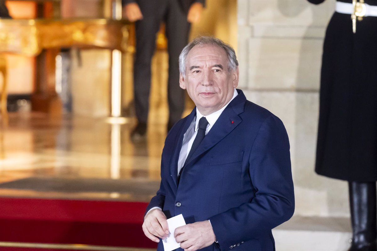 Le Premier ministre français propose un gouvernement de coalition sans les partis de Le Pen et Mélenchon