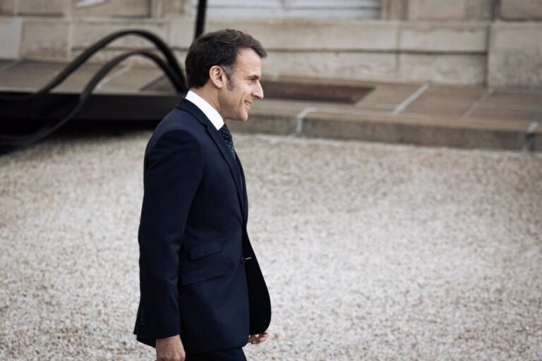 Macron appelle Zelenski le président “légitime” et se souvient que les élections ne peuvent pas être tenues en vertu de la loi martiale