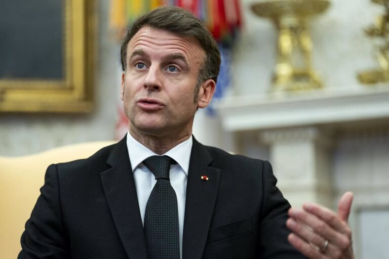 Macron demande à Trump et Zelenski « calme, respect et reconnaissance »