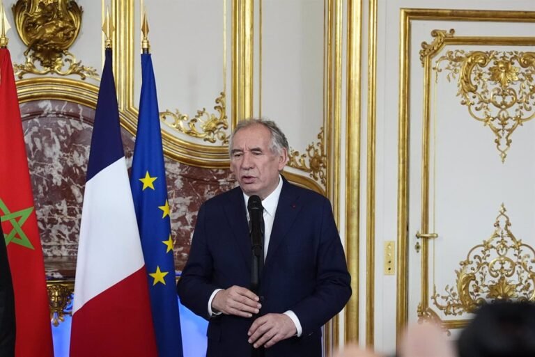 Ils rejettent tout crime possible du Premier ministre français Bayrou pour abus dans une école catholique