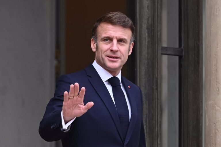 Macron invite les chefs d'état-major européens à discuter à Paris un éventuel déploiement des forces de paix