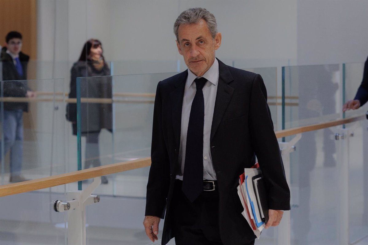 Le bureau du procureur français demande à Sarkozy pendant sept ans pour le complot de la Libye