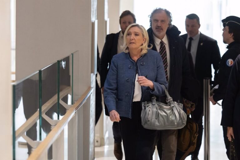 “La décision de rejeter une fonction élue devrait provenir du peuple”