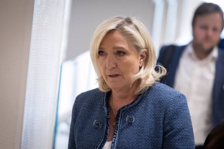 Le Pen dénonce “indigné” la “décision politique” du tribunal qui la désactive en tant que candidate à la présidentielle