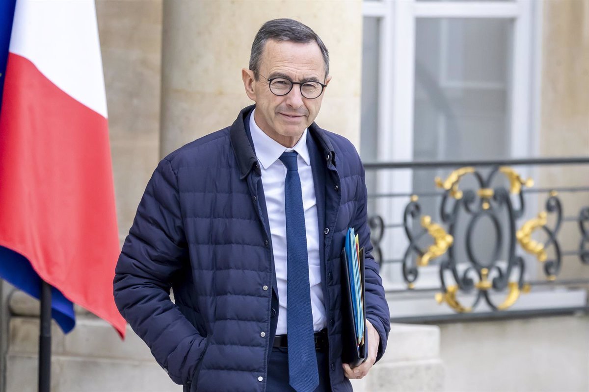 Le ministre de l'Intérieur de la France promet d'attraper les responsables des attaques contre les prisons "où qu'ils soient"