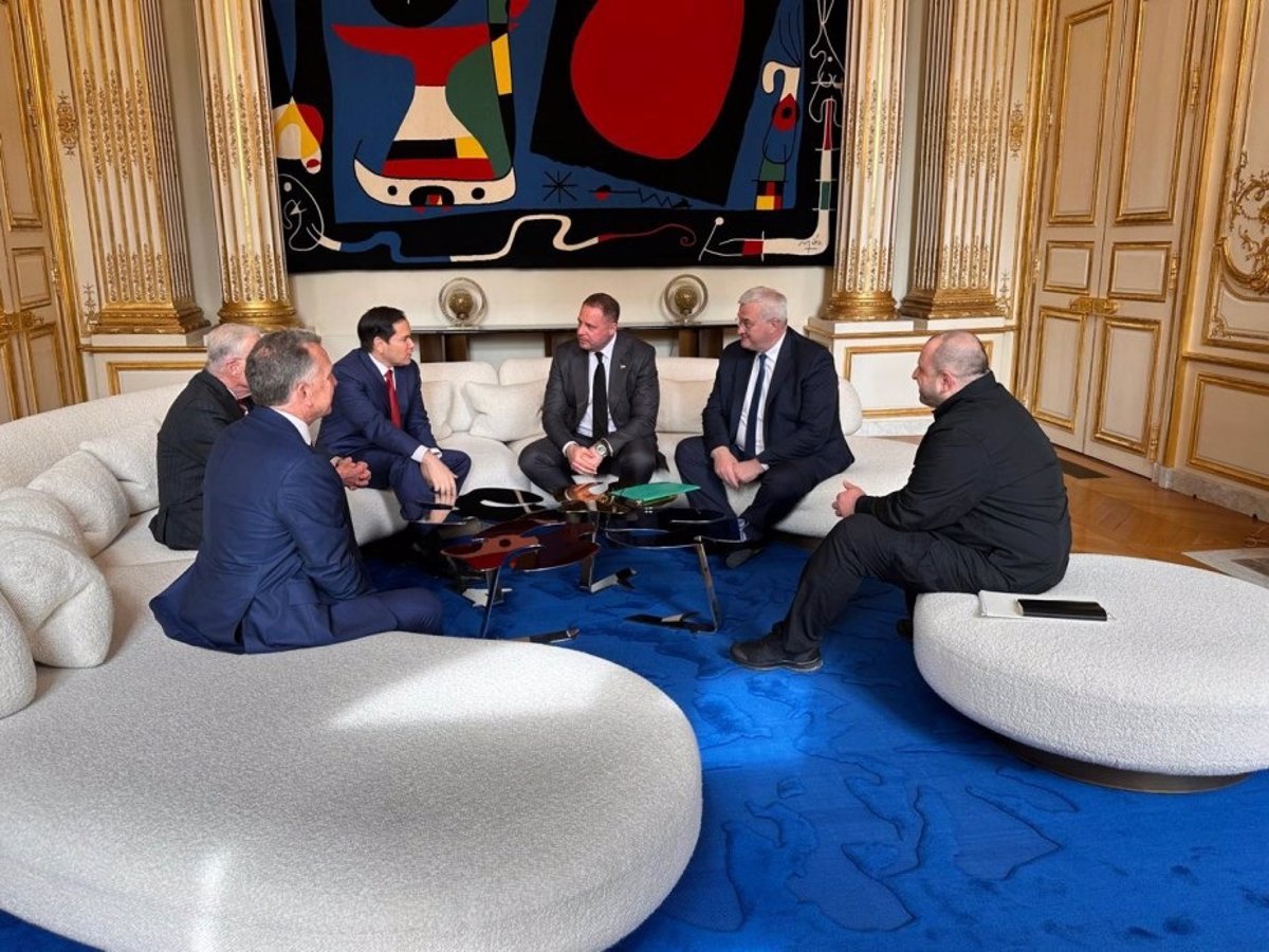 L'Ukraine décrit comme "constructive" et "positive" le dialogue avec la délégation américaine à Paris