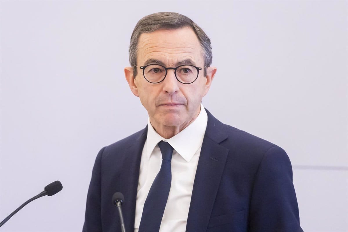 Le ministre de l'Intérieur français dit que les 65 attentats de prison ont été "sans aucun doute coordonnées"