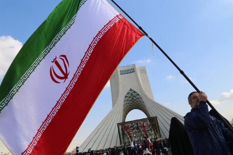 Les proches des deux français emprisonnés en Iran depuis 2022 dénoncent leur “disparition forcée”