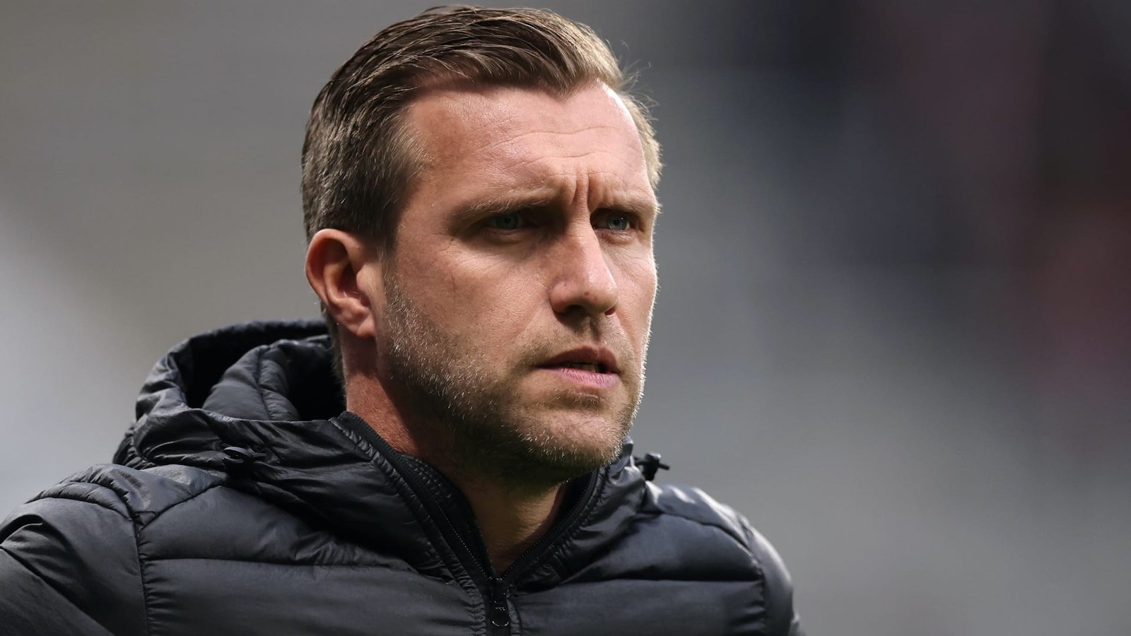 Le chef de Francfort évoque la vente d'une cible de Chelsea et de Man Utd avec une clause PSG.