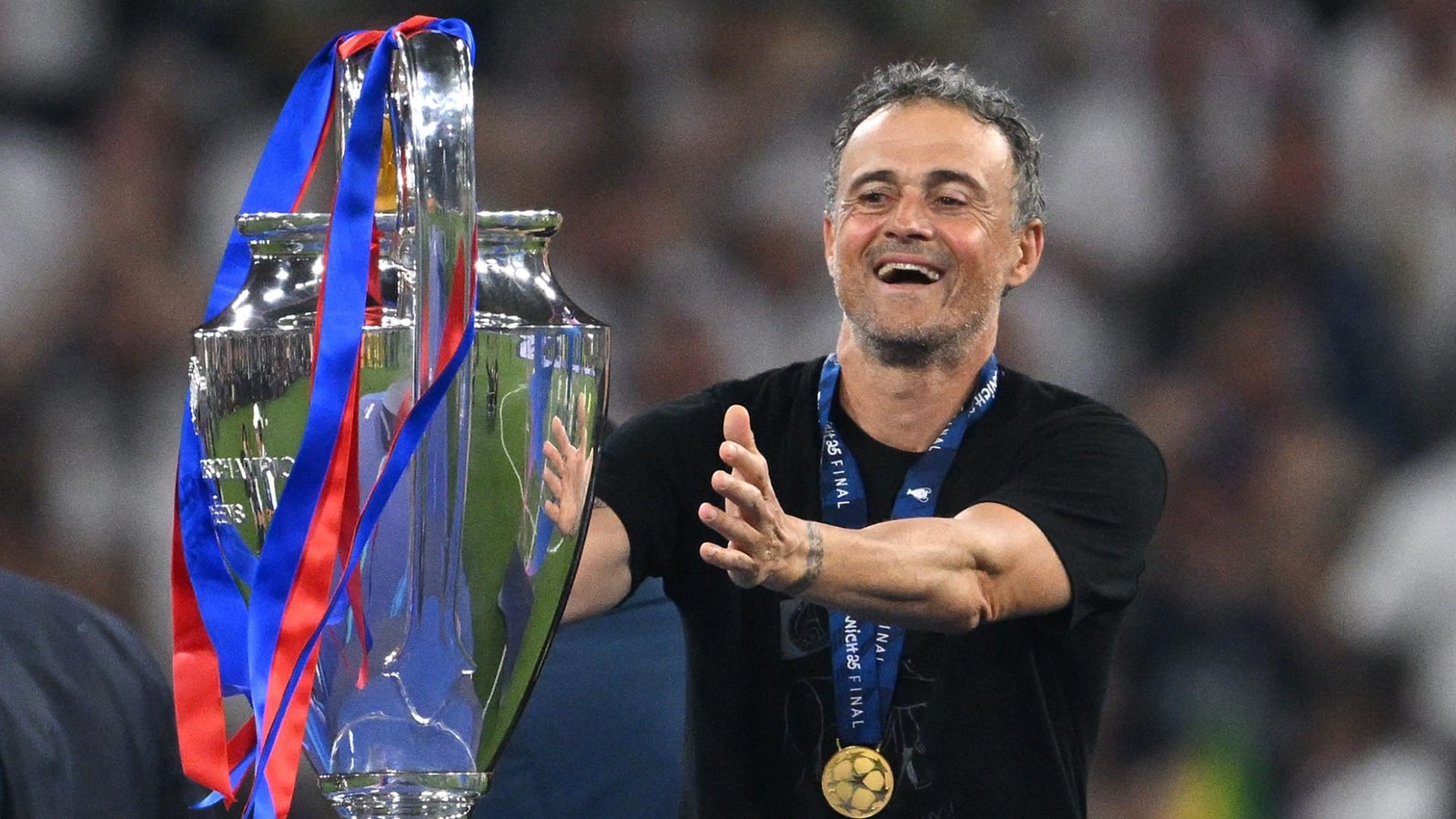 Romano donne les dernières informations sur l'intérêt du PSG pour la cible de Newcastle et de Man City