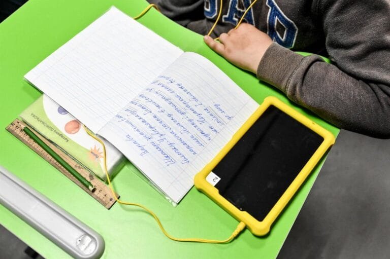 La France interdit l’utilisation d’écrans dans les écoles maternelles
