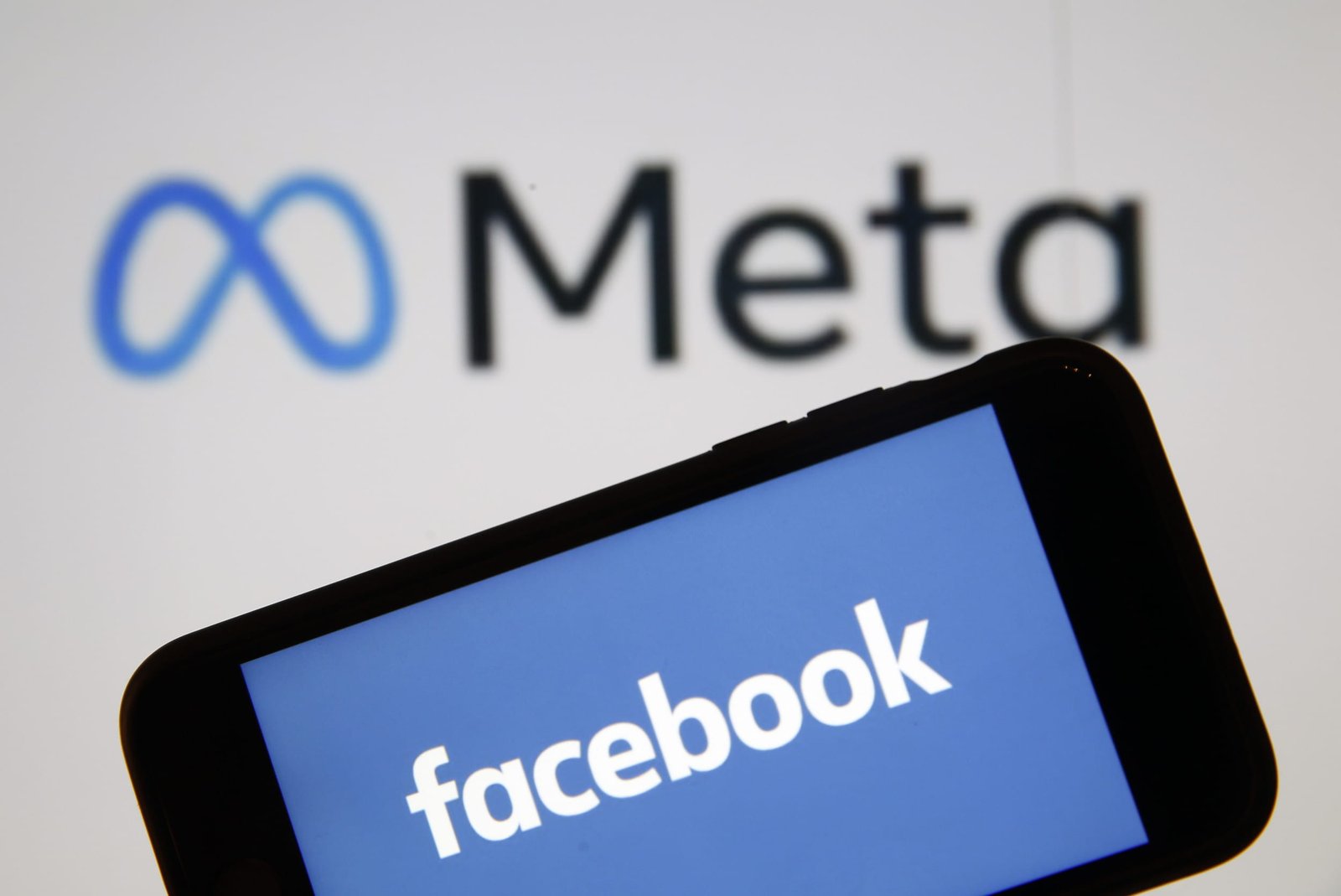 Facebook removes Philippines influencers backing illegal gaming