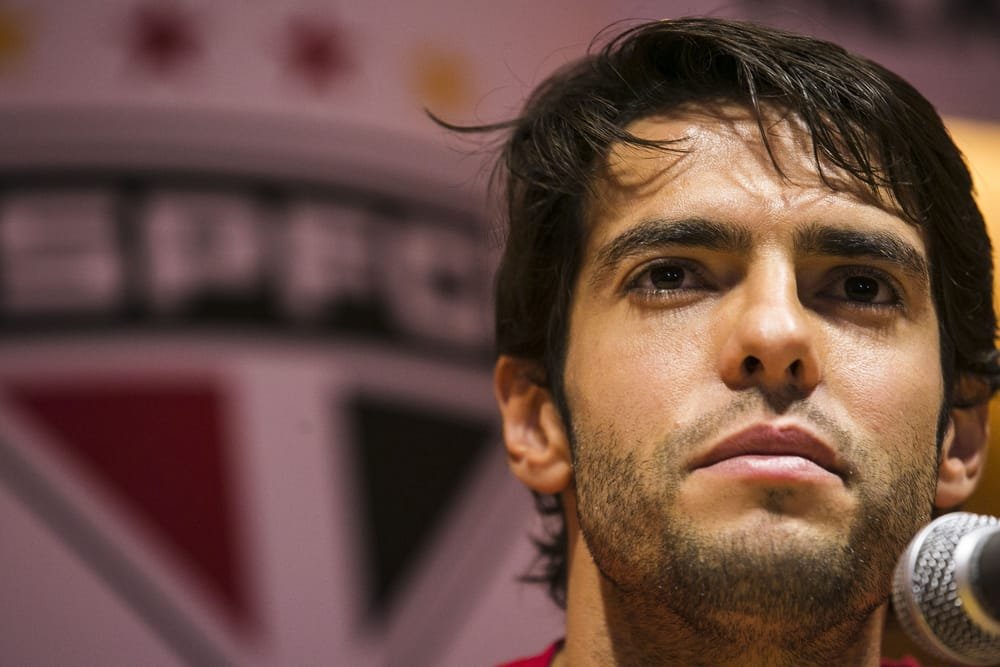 Legends line up in Lisbon to raise millions