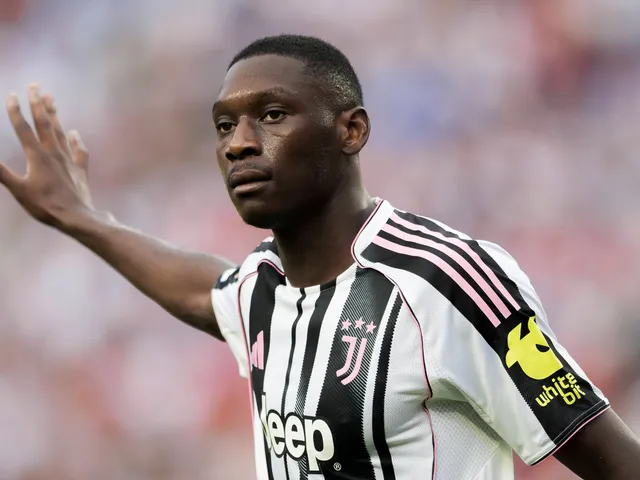 Menace d'"infiltration" émerge pour Randal Kolo Muani, alors que des rivaux de Premier League préparent une offre "unique" : rumeurs de transfert à Man United.